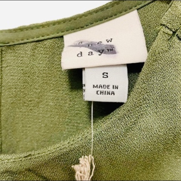 A New Day Olive Green Pleated Neck Sleeveless Blouse - Picture 3 of 3